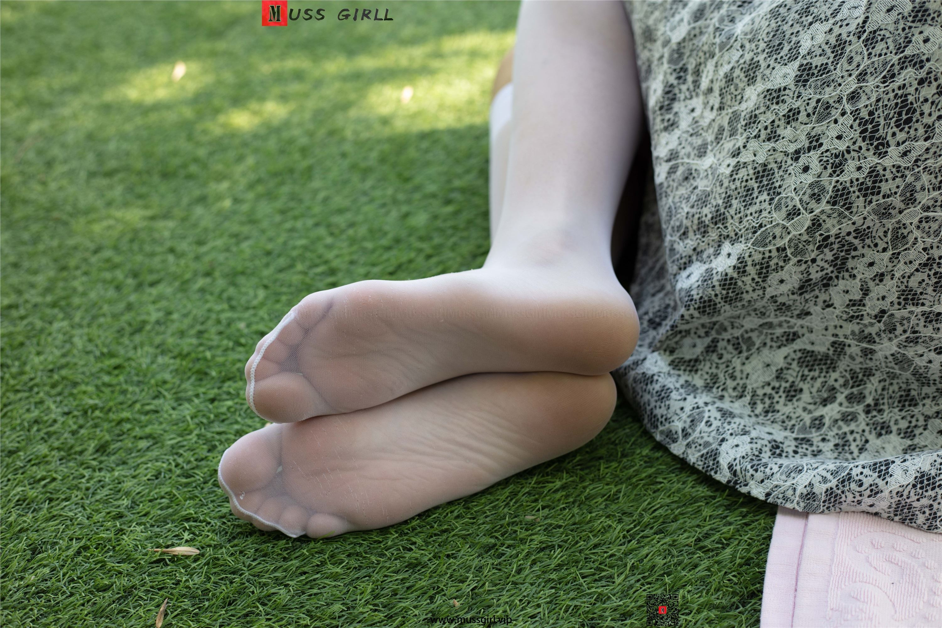 MussGirl慕丝女郎  NO.209 公园碎花裙过膝白丝